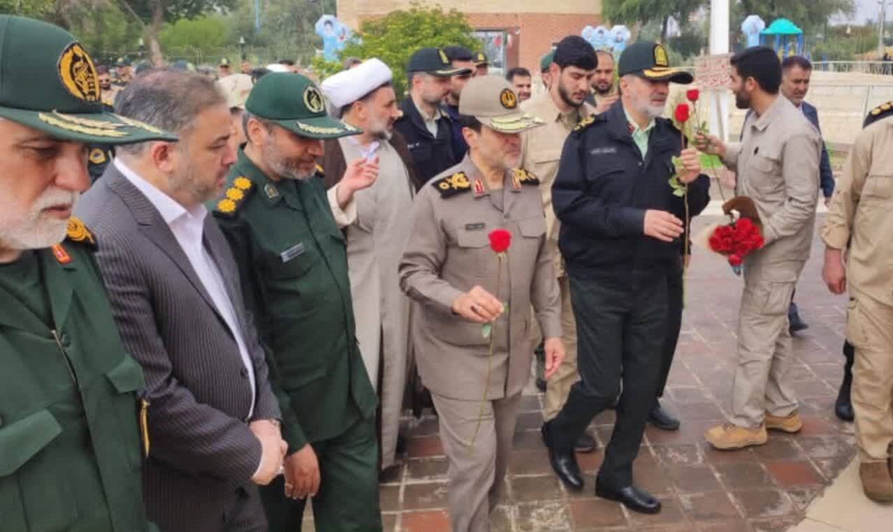 بازدید سردار رادان و سردار کارگر از مرکز فرهنگی دفاع مقدس دزفول