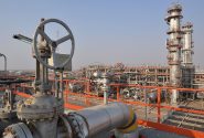 استقرار دکل حفاری در میدان نفتی مشترک اروند