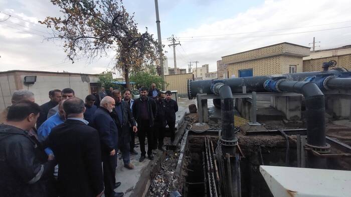 بازدید استاندار خوزستان از مناطق دچار آبگرفتگی و ایستگاه‌های پمپاژ اهواز