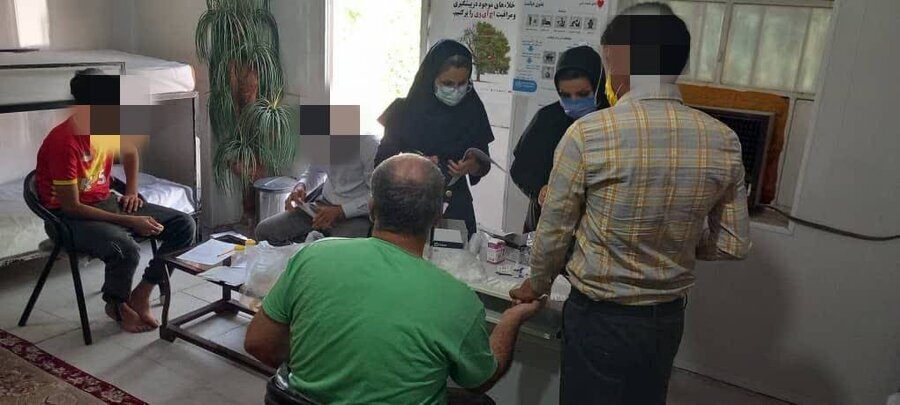 غربالگری معتادان متجاهر در مرکز تخصصی بهزیستی اهواز