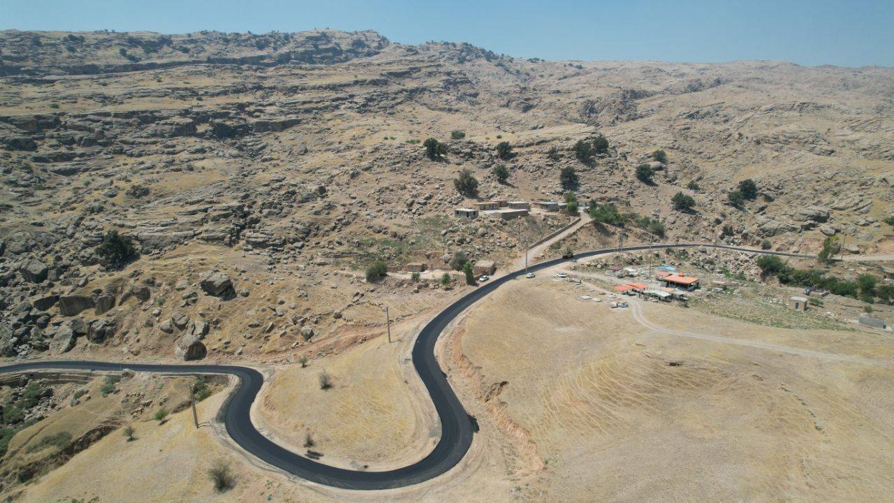 آغاز عملیات قیرپاشی و آسفالت مسیر عشایری در دزفول