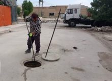 لایروبی و شُست و شوی خطوط شبکه فاضلاب در بندر امام خمینی