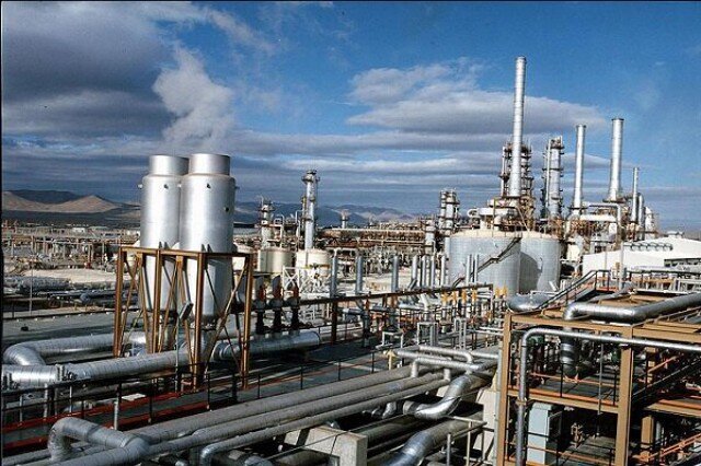 یکهزار و ۲۸۸ حساب پتروشیمی‌های خوزستان در خارج از استان است