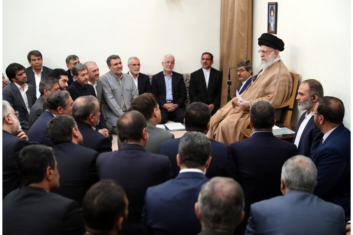 رهبر انقلاب اسلامی در دیدار وزیر کشور و استانداران: فضای عمومی کشور برای خدمت به مردم مناسب است