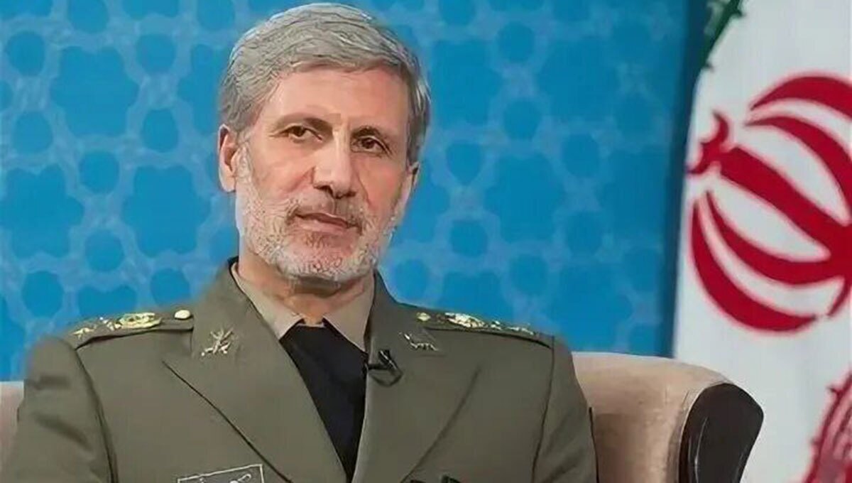 فرمانده کل ارتش: ضربات سختی را به رژیم صهیونی وارد خواهیم کرد