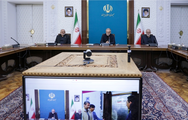 با حضور رئیس جمهور صورت گرفت؛ افتتاح فاز نخست نیروگاه خورشیدی «آفتاب شرق» فولاد مبارکه اصفهان