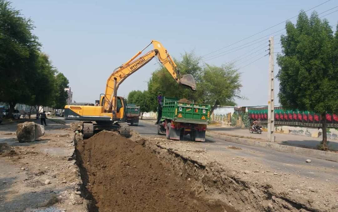 اجرای طرح دفع آبهای سطحی در نقاط بحرانی مناطق ۴ و ۵ اهواز